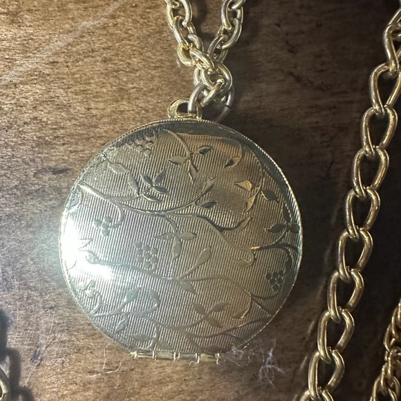 Vintage-Inspired Gold-Tone Multi-Strand Necklace with Round Locket - Picture 5 of 6